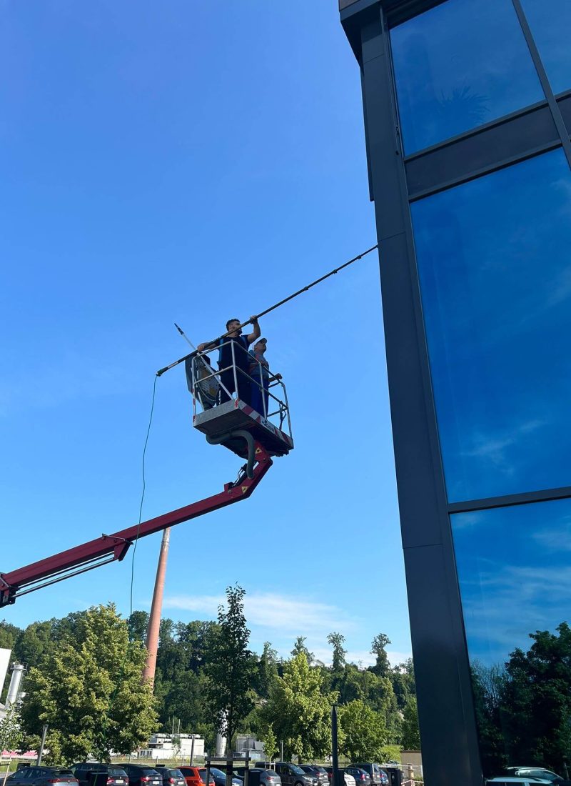 Professionelle Gebäudereinigung in Traunstein durch Glas & Glanz